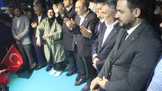 Elazığ'da seçim sonucu coşkuyla kutlandı
