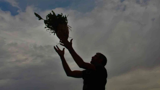 Elazığ'da şeker pancarı mesaisine başlayan çiftçiler fiyattan memnun