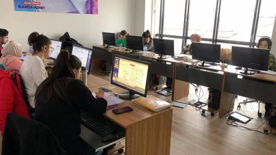 Elazığ'da semt kütüphanelerine yoğun ilgi