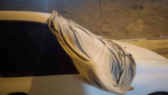 Elazığ'da sıcaklık -6'ya düştü, sürücüler araçlarını branda ile örttü