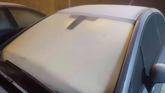 Elazığ'da sıcaklık -6'ya düştü, sürücüler araçlarını branda ile örttü