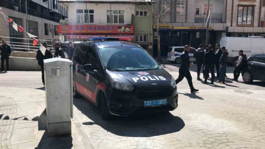 Elazığ'da silahlı bıçaklı kavga: 2 yaralı