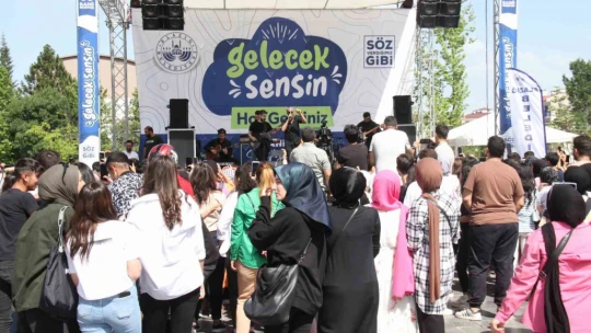 Elazığ'da sınava girecek öğrencilere moral etkinliği