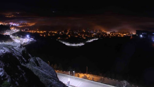 Elazığ'da sis ve şehir ışıklarının görsel şöleni