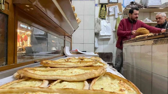 Elazığ'da sofraların vazgeçilmez lezzeti 'Peynirli Ekmek'
