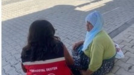 Elazığ'da Sosyal Hizmet Merkezi ekipleri, depremzedeleri yalnız bırakmıyor