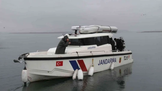 Elazığ'da suda kaybolan balıkçıyı arama çalışmaları devam ediyor