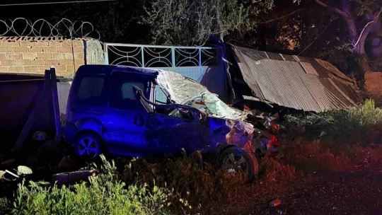 Elazığ'da takla atan araç hurdaya döndü: 1 yaralı