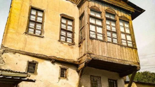 Elazığ'da tarihi konaklar sonbahar renklerine büründü