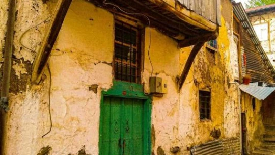Elazığ'da tarihi konaklar sonbahar renklerine büründü