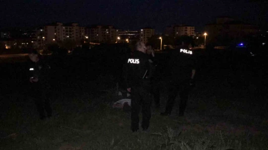 Elazığ'da tarlada erkek cesedi bulundu