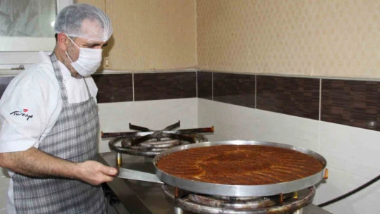 Elazığ'da tatlıcıların bayram mesaisi başladı