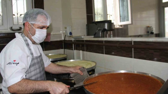 Elazığ'da tatlıcıların bayram mesaisi başladı