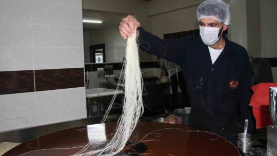 Elazığ'da tatlıcıların bayram mesaisi başladı