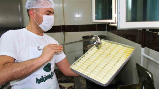 Elazığ'da tatlıcıların bayram mesaisi başladı