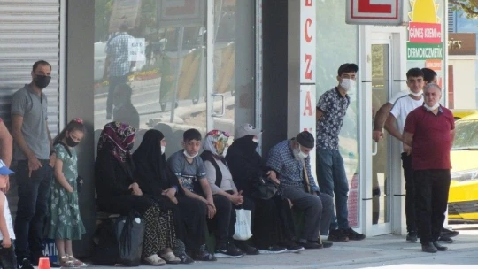 Elazığ'da termometreler 47 dereceyi gösterdi, caddeler boş kaldı