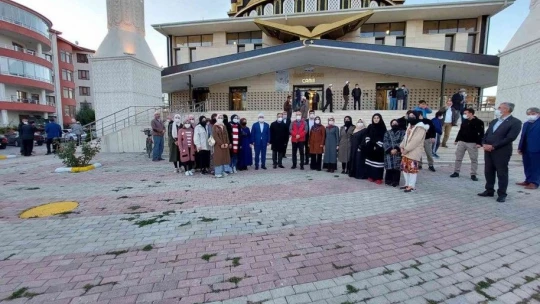 Elazığ'da tesbihat ve sohbet programı düzenlendi
