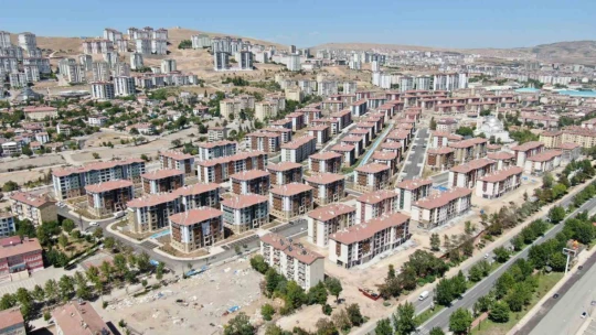 Elazığ'da TOKİ konutlarının fiyatları depremzedeleri mutlu etti