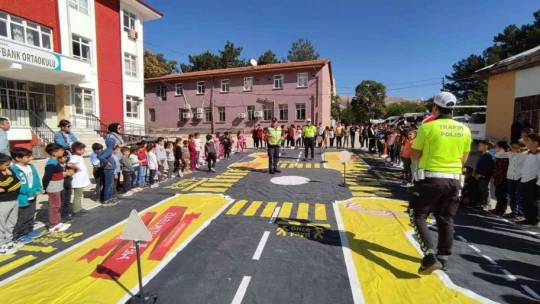 Elazığ'da trafik bilinci gelişimi faaliyetleri sürüyor