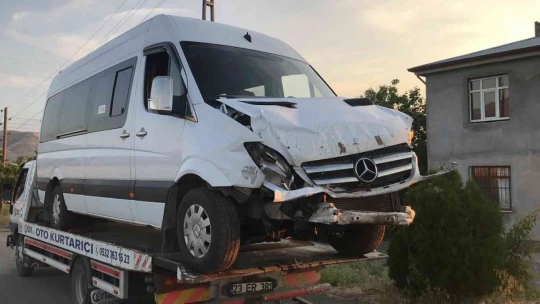Elazığ'da Feci kaza: 10 yaralı