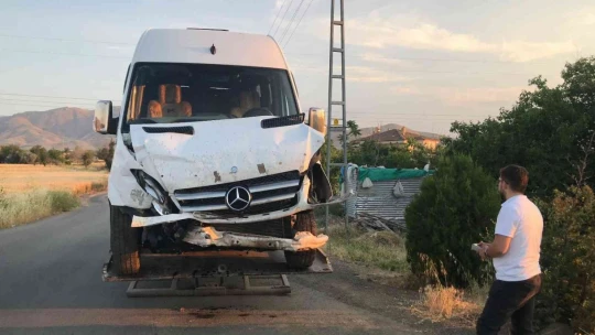 Elazığ'da Feci kaza: 10 yaralı