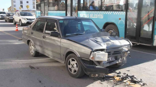 Elazığ'da trafik kazası: 2 yaralı