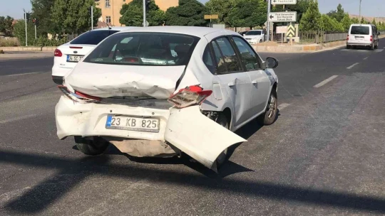 Elazığ'da trafik kazası: 3 yaralı