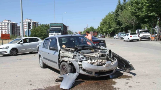 Elazığ'da trafik kazası: 3 yaralı
