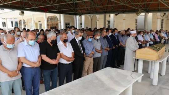 Elazığ'da trafik kazasında hayatını kaybeden 6 yaşındaki Berat, son yolculuğuna uğurlandı