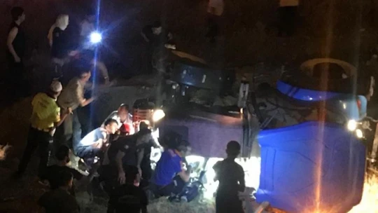 Traktör devrildi: 1 ağır yaralı