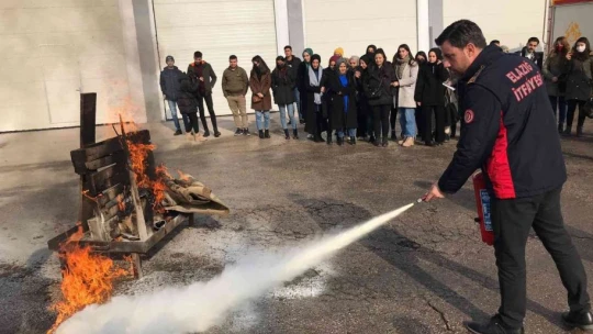 Elazığ'da üniversite öğrencilerine yönelik yangın eğitimi ve tatbikatı