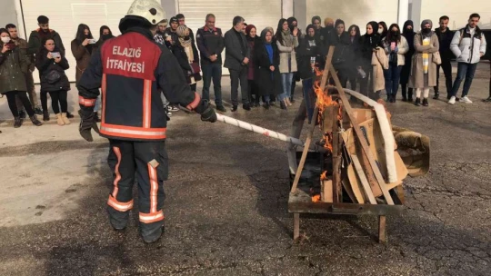 Elazığ'da üniversite öğrencilerine yönelik yangın eğitimi ve tatbikatı