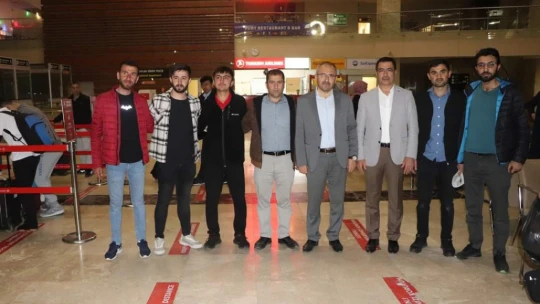 Elazığ'da üniversite öğrencileri umreye gönderildi