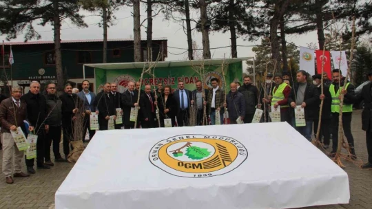 Elazığ'da üreticilere 6 bin 500 dut fidanı dağıtıldı