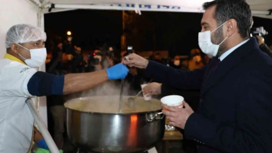 Elazığ'da Valilikten vatandaşlara çorba ikramı