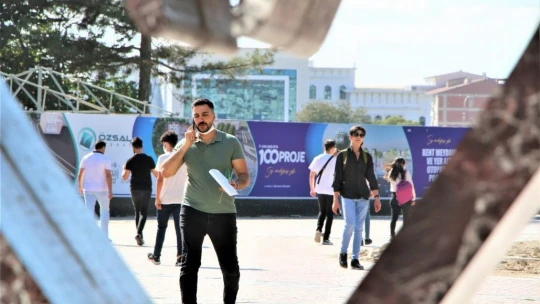 Elazığ'da vatandaşlar korona virüs tedbirlerini unuttu, maskeler çene altına indi