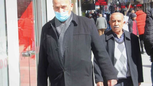 Elazığ'da vatandaşlar maske takmamaya çabuk alıştı