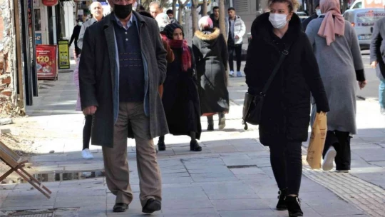 Elazığ'da vatandaşlar maske takmamaya çabuk alıştı