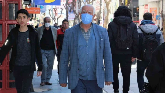 Elazığ'da vatandaşlar maske takmamaya çabuk alıştı