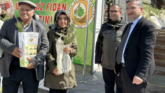 Elazığ'da vatandaşlara 6 bin adet ücretsiz fidan dağıtıldı