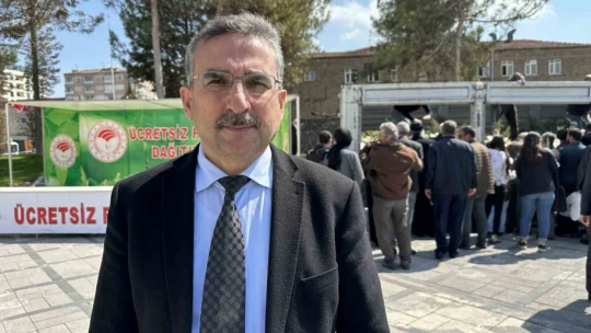 Elazığ'da vatandaşlara 6 bin adet ücretsiz fidan dağıtıldı