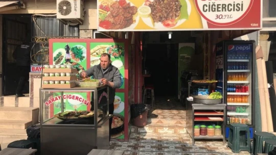Elazığ'da yaptığı ciğere şehir dışından sipariş alıyor