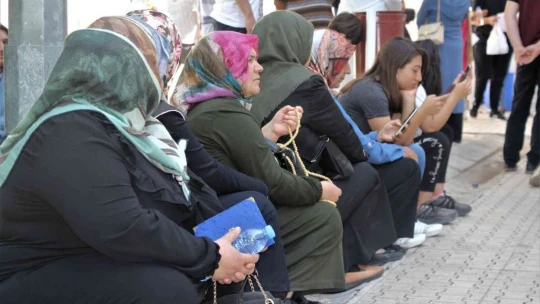 Elazığ'da YKS'nin ilk oturum heyecanı başladı