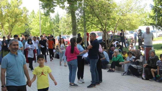 Elazığ'da YKS'nin ilk oturum heyecanı başladı