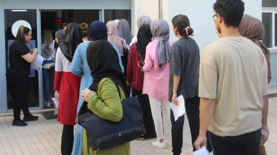 Elazığ'da YKS'nin ilk oturum heyecanı başladı
