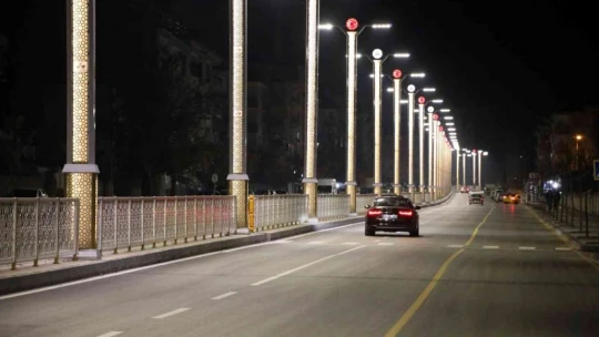 Elazığ'da yol genişletme çalışmaları sürüyor