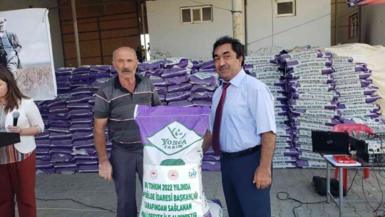 Elazığ'da yüzde 50 hibe ile tohum dağıtıldı