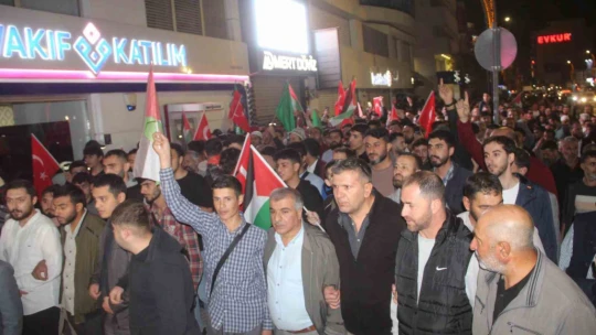 Elazığ'da yüzlerce kişi Filistin'e destek bir araya geldi
