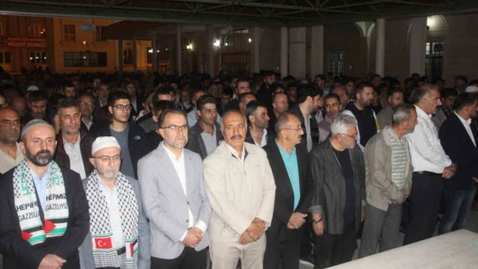 Elazığ'da yüzlerce kişi Filistin'e destek bir araya geldi
