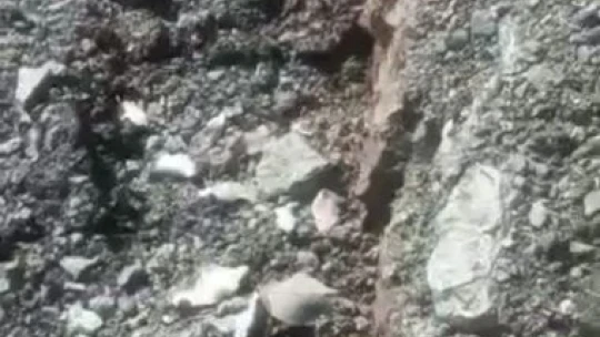 Elazığ'da zemin sıvılaşmasının ardından bu kez de dağlardaki çatlaklar dikkat çekti